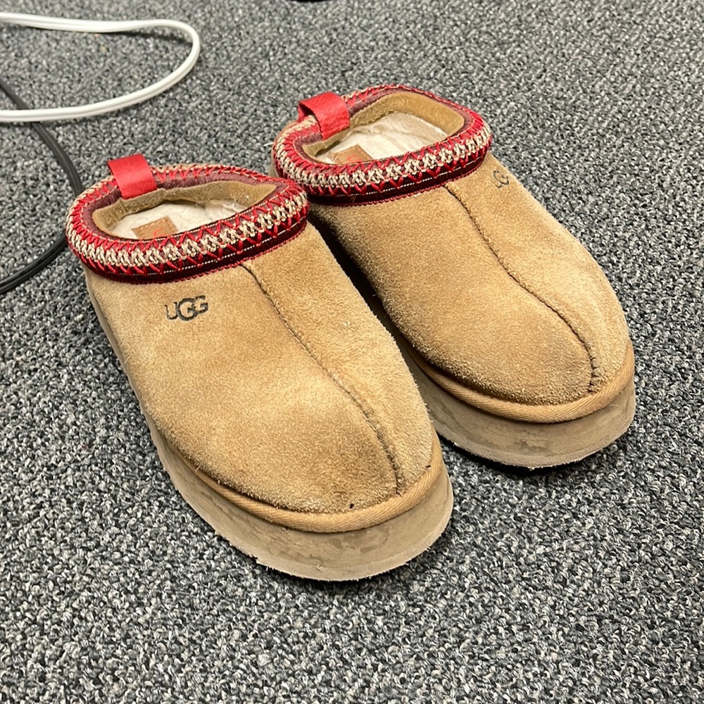 UGG Tazz Women size 8